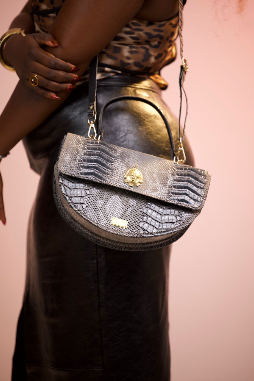 Olivia Blanc Noir Detail